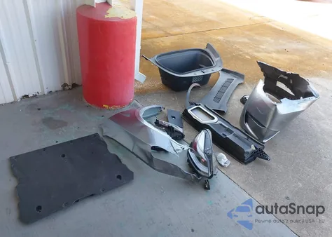 2024 Tesla Model Y Performance Dual Motor All-Wheel Drive z USA, uszkodzony, nr VIN 7SAYGDEF8RA326064